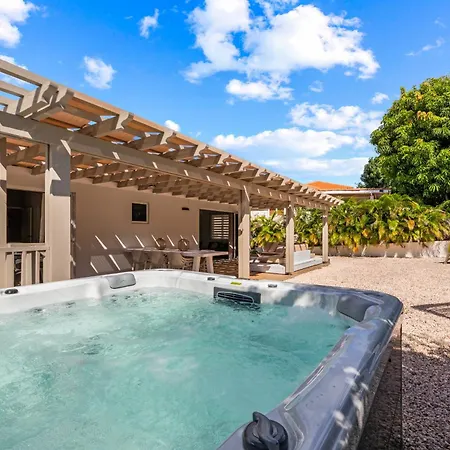 Villa Noni Curacao Met Jacuzzi